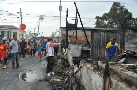 Walikota Dumai Kunjungi 4 Korban Ruko Terbakar